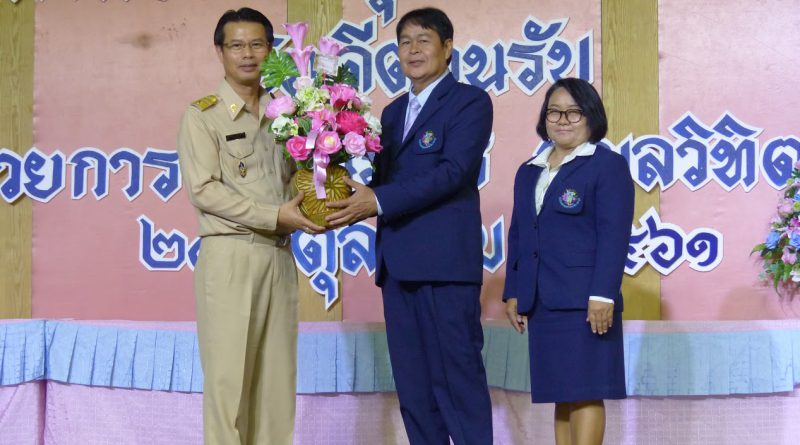 ผอ.สมบัติ เขม้นเขตรการ นำคณะผู้บริหารและครูโรงเรียนสวนกุหลาบวิทยาลัย สระบุรี ร่วมแสดงความยินดีกับ ผอ.จิณณภัทร พิบูลวิทิตธำรง เนื่องในโอกาสเข้ารับตำแหน่งผู้อำนวยการโรงเรียนสวนกุหลาบวิทยาลัย